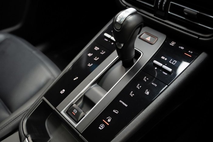 2023 Porsche Macan T