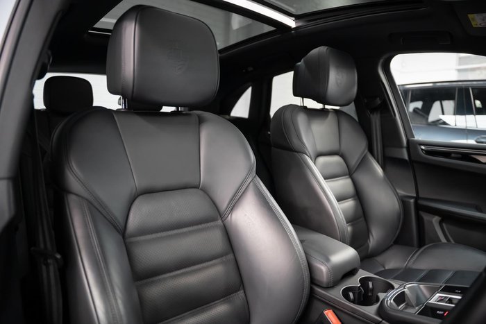 2023 Porsche Macan T