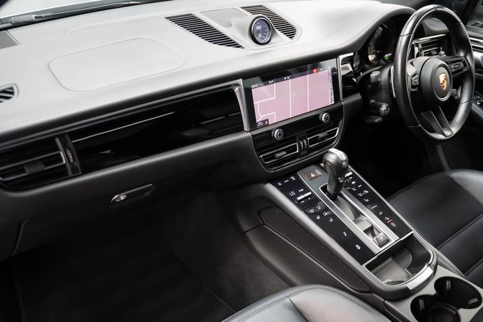 2023 Porsche Macan T