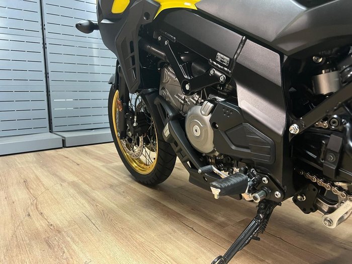 2021 SUZUKI V-STROM 650XT (DL650XA) Yellow