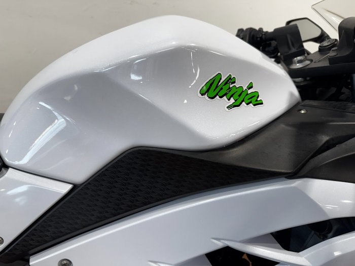 2014 Kawasaki NINJA 300 SE WHITE