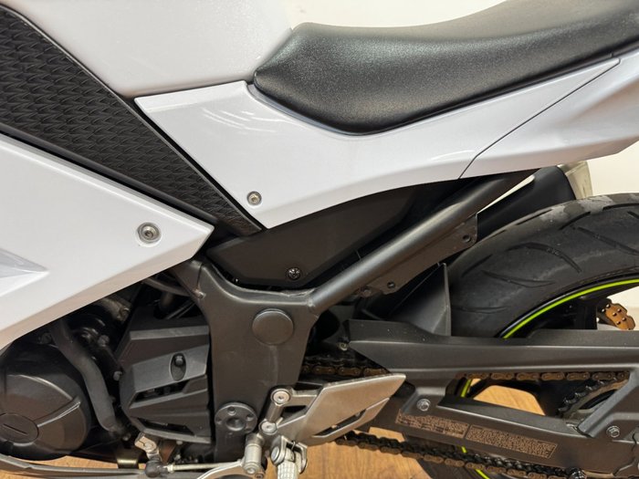 2014 Kawasaki NINJA 300 SE WHITE