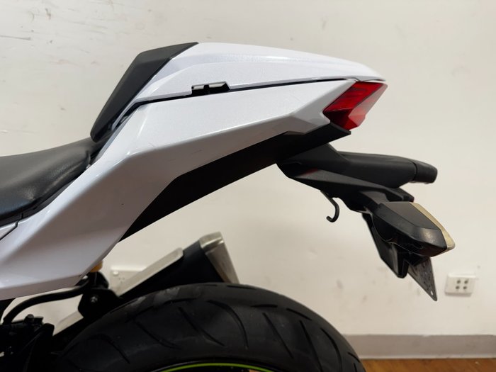 2014 Kawasaki NINJA 300 SE WHITE