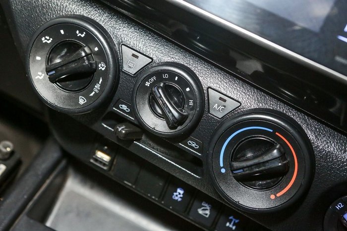 2020 Toyota Hilux SR