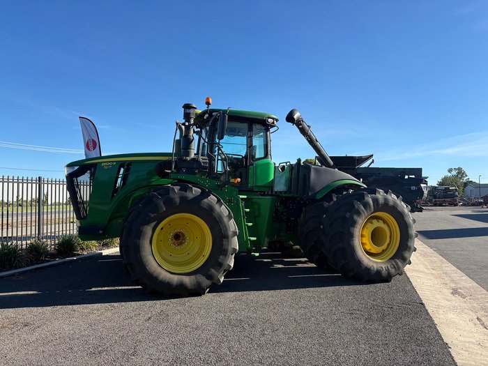 2021 John Deere 9520R Green
