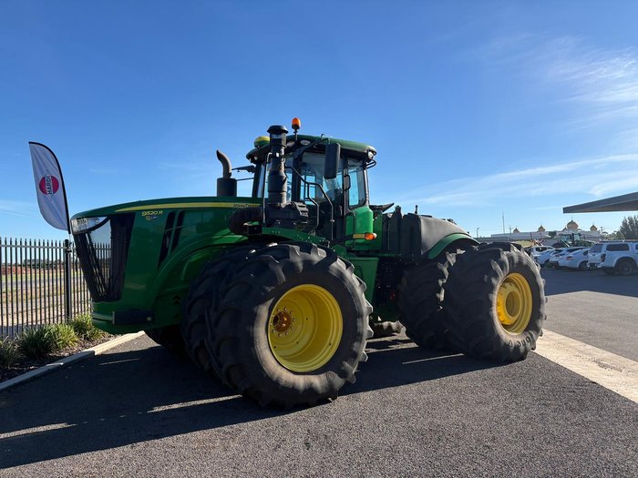 2021 John Deere 9520R Green
