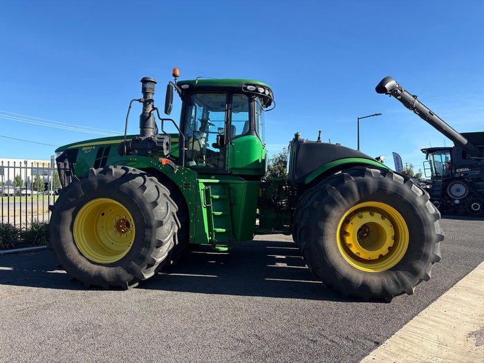 2021 John Deere 9520R Green