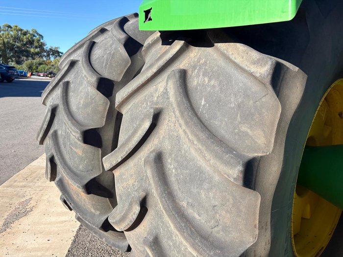 2021 John Deere 9520R Green