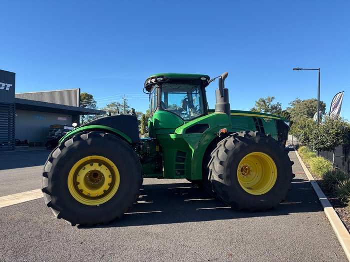 2021 John Deere 9520R Green