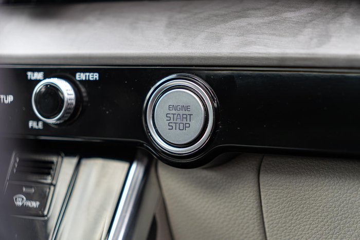 2021 Kia Carnival Platinum KA4 MY21 SILVER