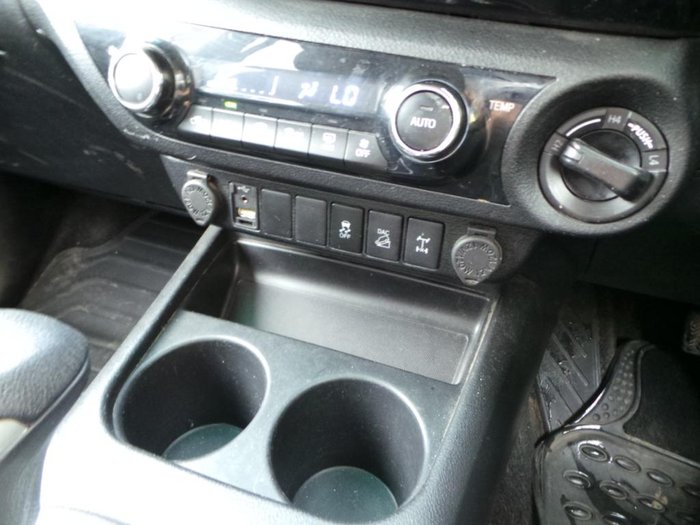 2019 Toyota Hilux SR5