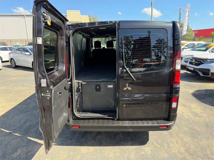 2020 MITSUBISHI EXPRESS GLX LWB SN MY21 BLACK