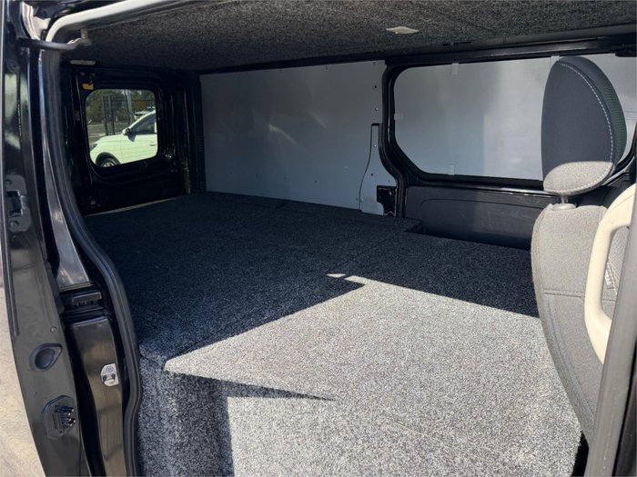 2020 MITSUBISHI EXPRESS GLX LWB SN MY21 BLACK