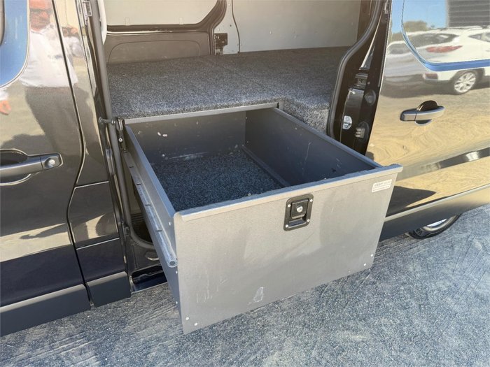 2020 MITSUBISHI EXPRESS GLX LWB SN MY21 BLACK