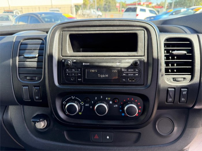 2020 MITSUBISHI EXPRESS GLX LWB SN MY21 BLACK