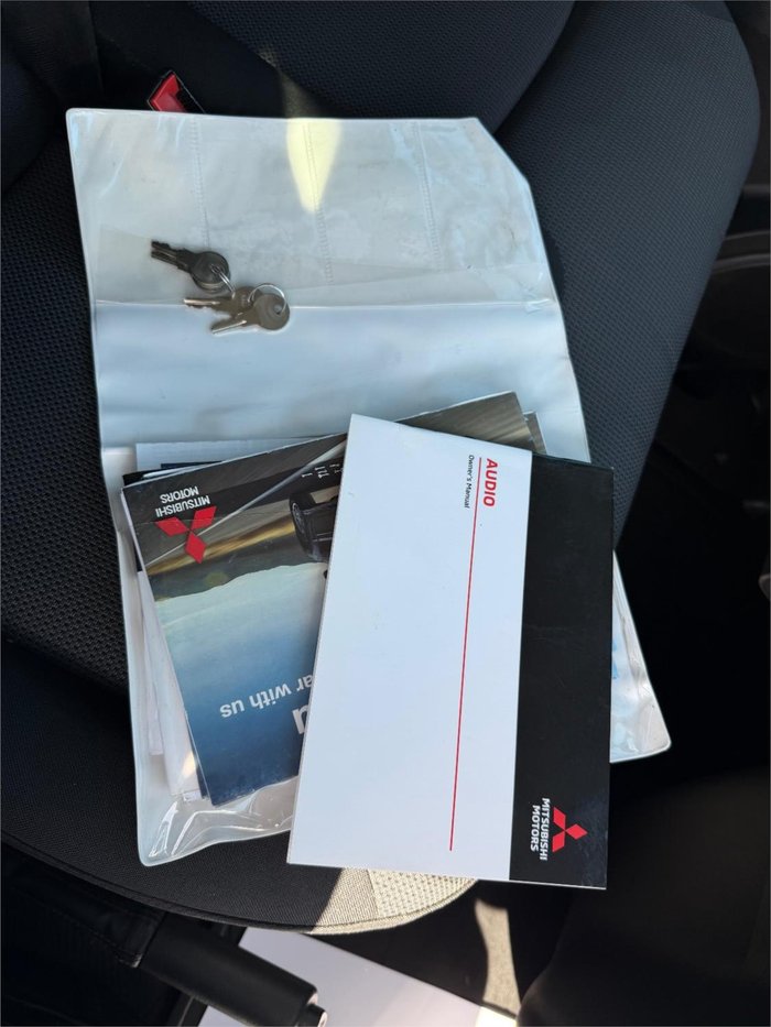 2020 MITSUBISHI EXPRESS GLX LWB SN MY21 BLACK