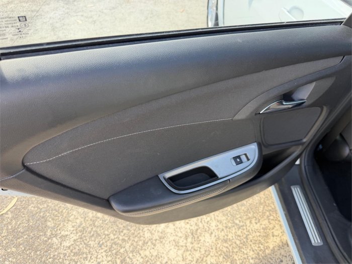 2014 HOLDEN COMMODORE EVOKE (LPG) VF White