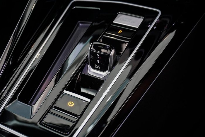 2025 Volkswagen Golf 110TSI R-Line