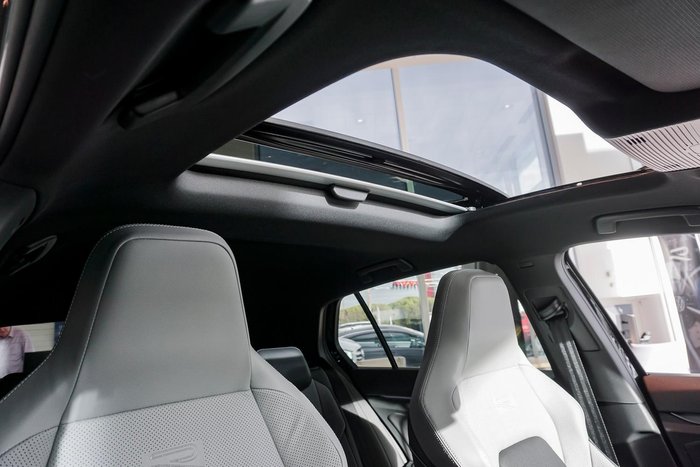 2025 Volkswagen Golf 110TSI R-Line