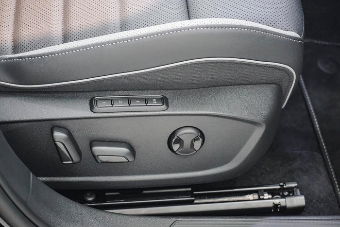 2025 Volkswagen Golf 110TSI R-Line