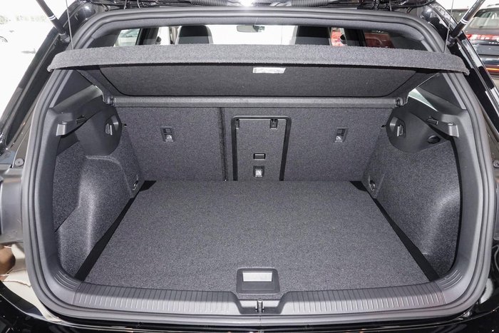 2025 Volkswagen Golf 110TSI R-Line