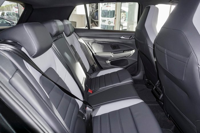 2025 Volkswagen Golf 110TSI R-Line