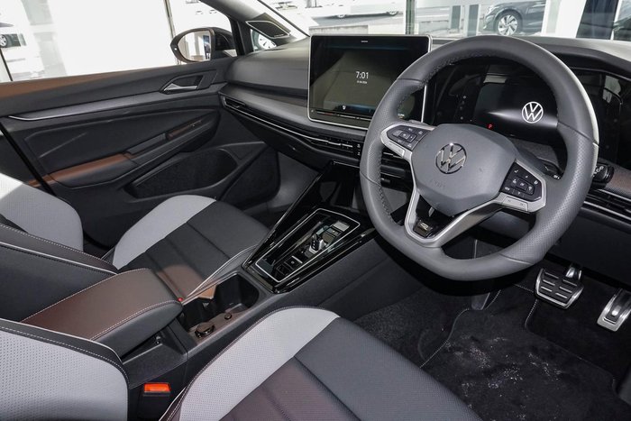 2025 Volkswagen Golf 110TSI R-Line