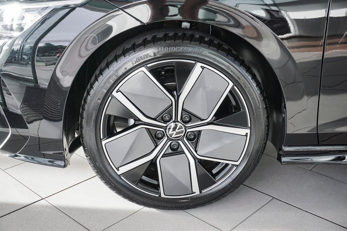 2025 Volkswagen Golf 110TSI R-Line