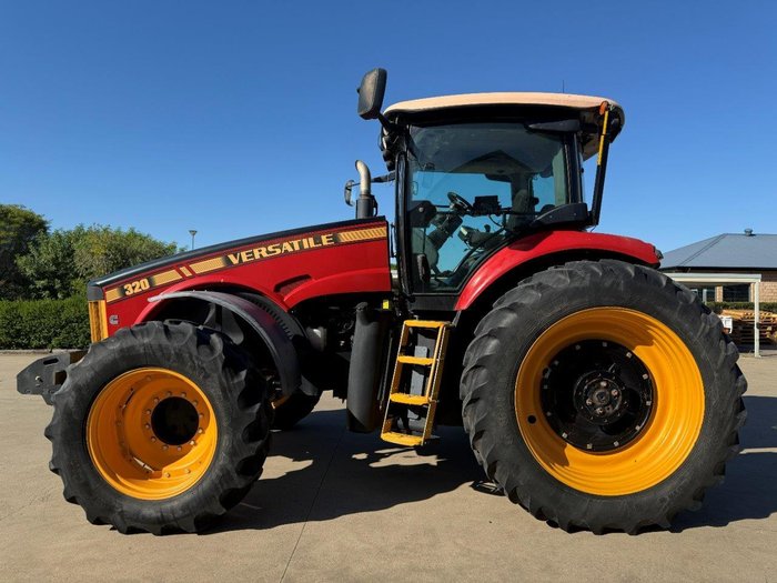 2018 Versatile 320
