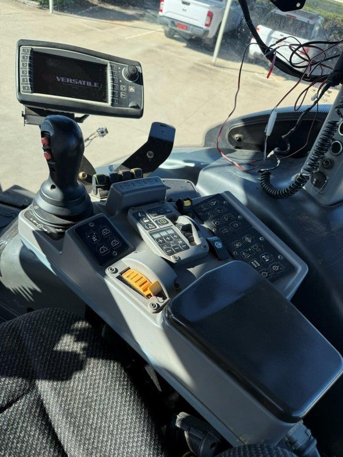 2018 Versatile 320