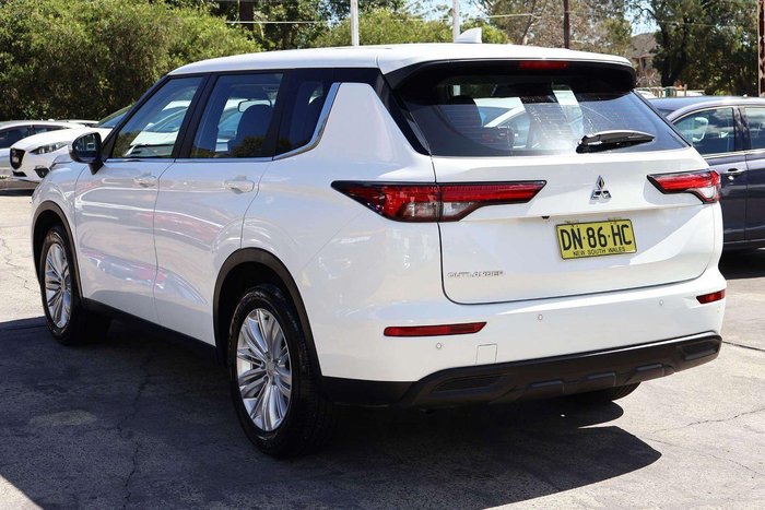 2024 Mitsubishi Outlander ES