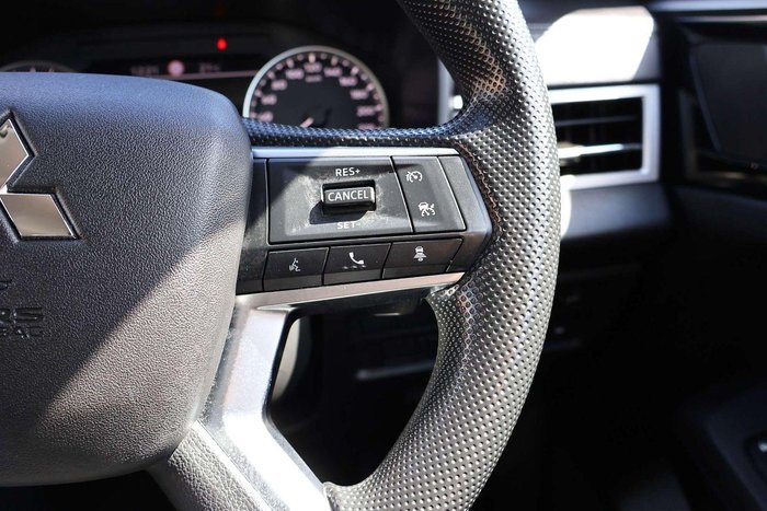 2024 Mitsubishi Outlander ES