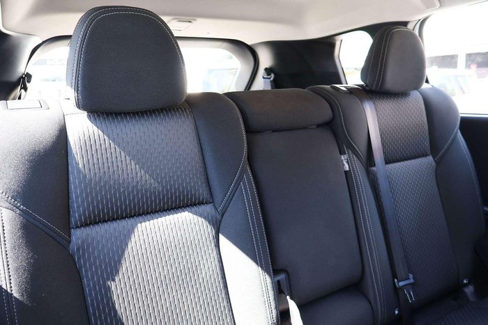 2024 Mitsubishi Outlander ES