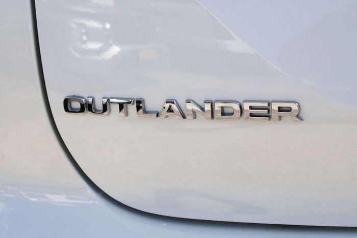2024 Mitsubishi Outlander ES