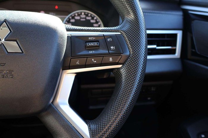 2024 Mitsubishi Outlander ES