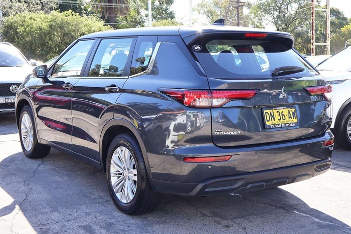 2024 Mitsubishi Outlander ES