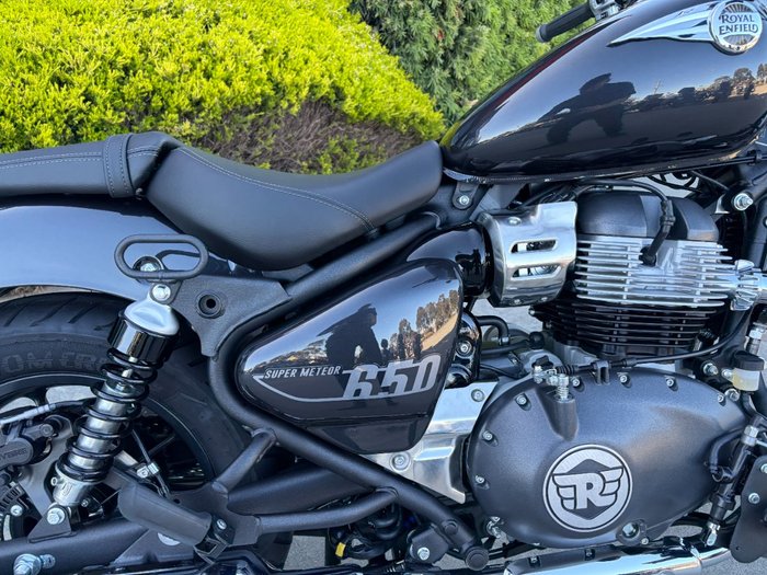 2026 Royal Enfield SUPER METEOR 650 Astral Black