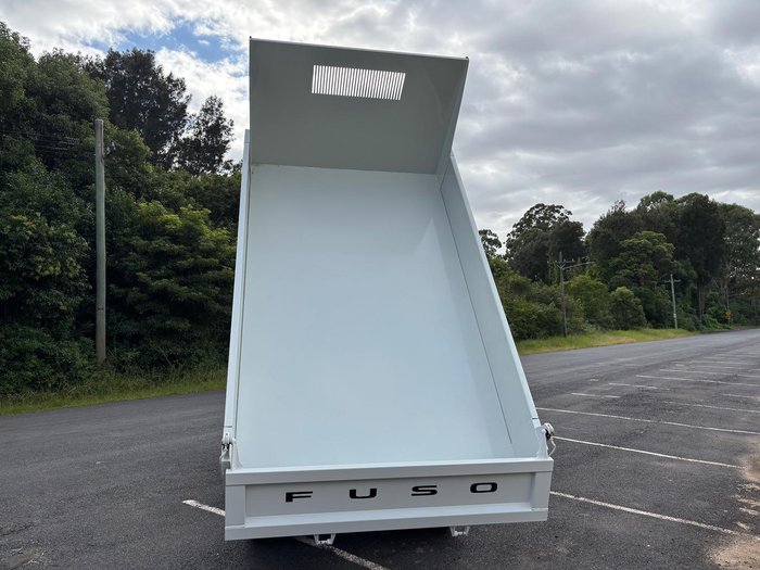 2025 Fuso Canter 615 Tipper White