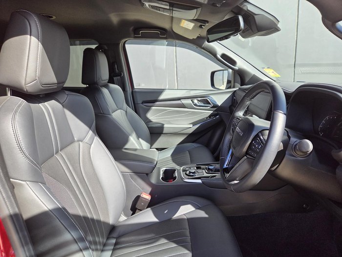 2025 Isuzu MU-X LS-T