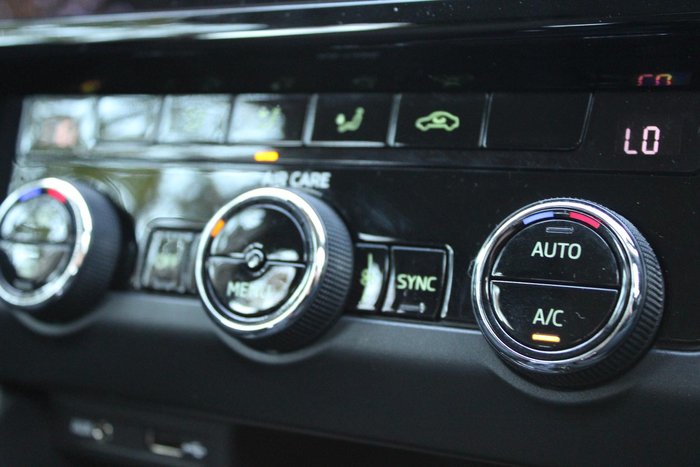 2019 SKODA Octavia 110TSI NE MY19 Moon White