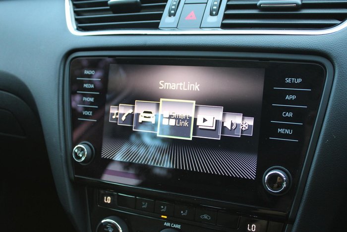 2019 SKODA Octavia 110TSI NE MY19 Moon White