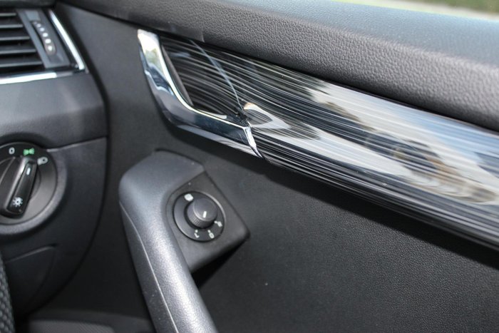 2019 SKODA Octavia 110TSI NE MY19 Moon White