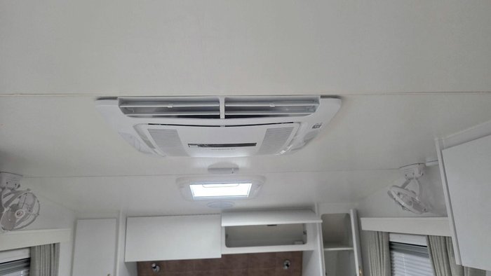 2026 Supreme 2000_R_K1e1_T Classic Tourer 2000