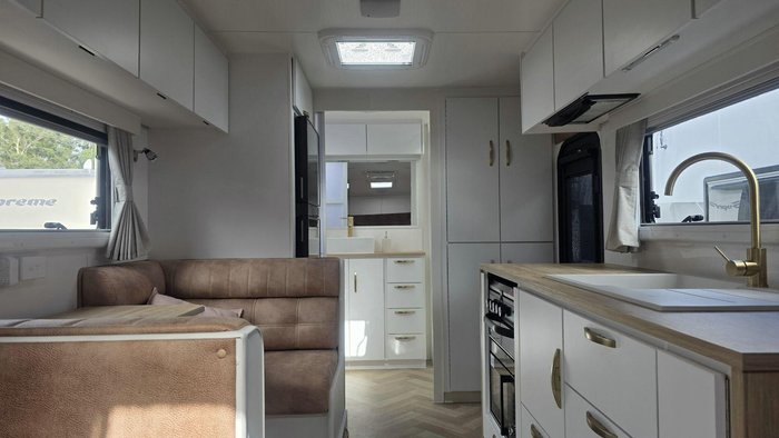 2026 Supreme 2000_R_K1e1_T Classic Tourer 2000