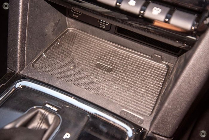 2025 Mahindra XUV700 AX7L Everest White