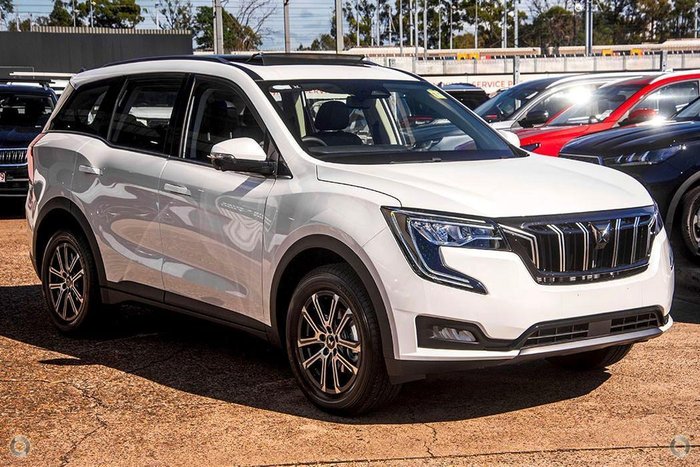 2025 Mahindra XUV700 AX7L Everest White