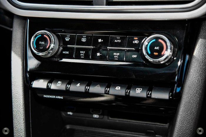 2025 Mahindra XUV700 AX7L Dazzling Silver