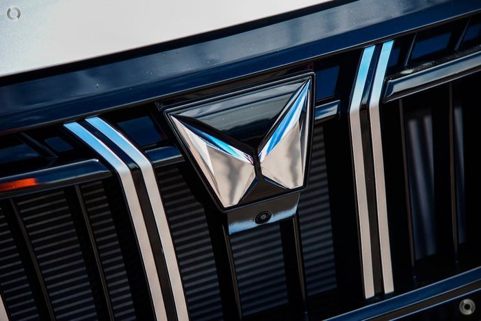 2025 Mahindra XUV700 AX7L Dazzling Silver