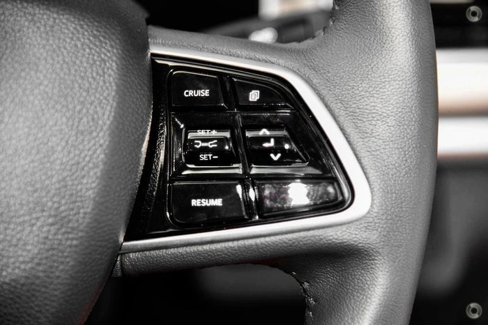 2025 Mahindra XUV700 AX7L
