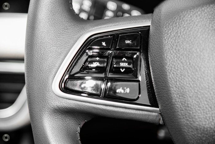 2025 Mahindra XUV700 AX7L Dazzling Silver